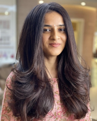 Trendy hairstyle at Lips N Lashes Beauty Salon – Best Hair Salon in Varanasi offering stylish cuts, expert hair styling, and perfect looks for every occasion.